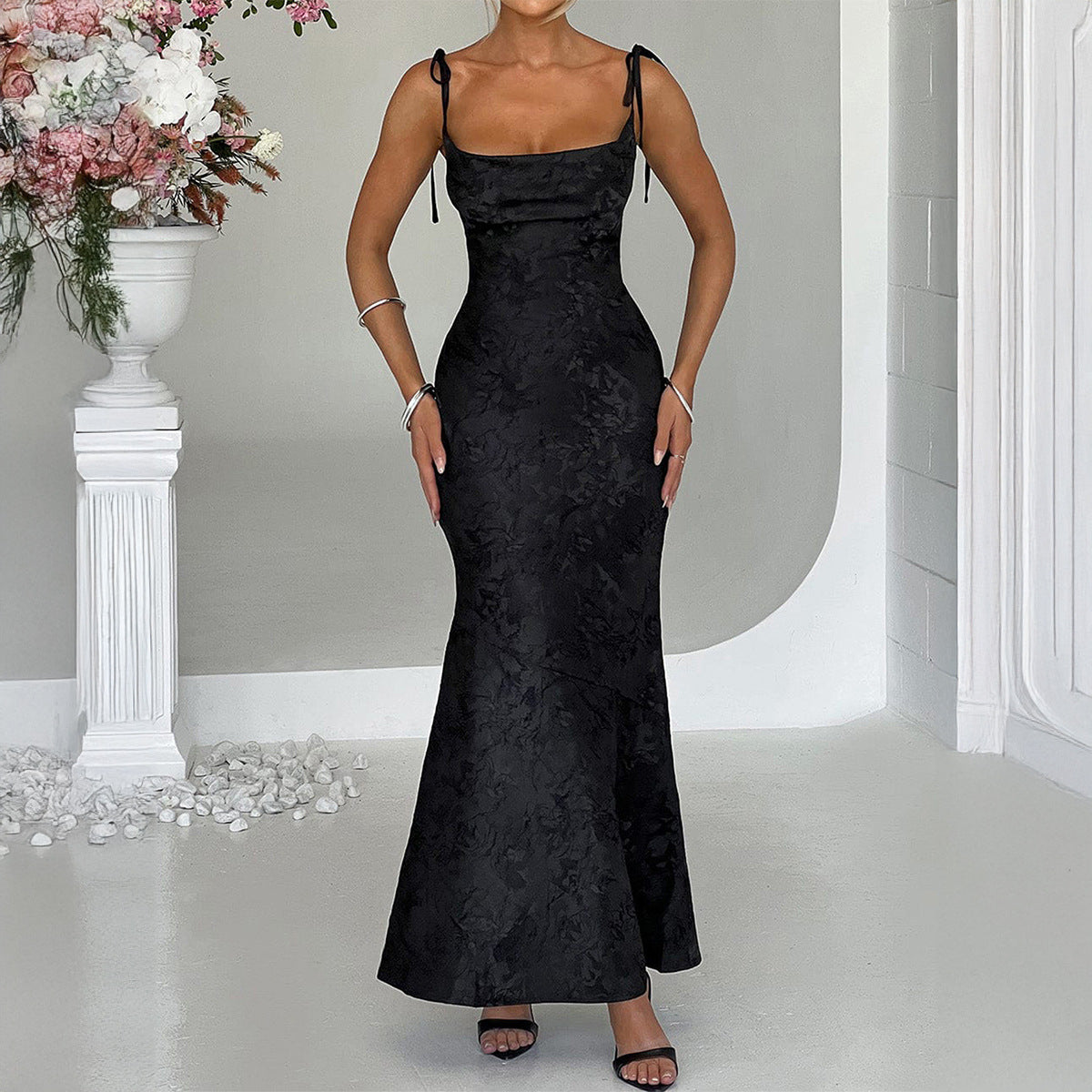 Elegant evening gown with hip hugging suspender dress